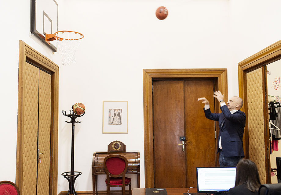 Edi Rama: Shpresoj të jem mirë nga mendja…