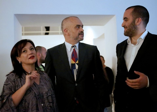 PASURIA 2015/ Familja kryeministrore e Edi Ramës “e suksesshme” me shitje pikturash dhe qiradhënie