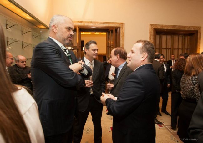 Henri Çili kërkon mandat të dytë për Ramën, reagojnë ashpër analistët e tjerë Zheji e Bushati