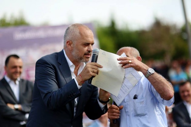 Rama  në Kamëz, leje legalizimi për mbiemrat Mziu dhe emrat Xhelal