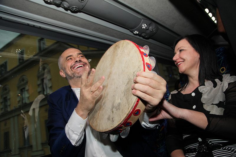 PS dhe LSI shtyjnë 2 herë festën e përbashkët