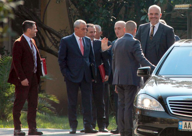 GALLATA/ Përfundon takimi Rama – Meta te Vila 30, Ahmetaj e Panariti flasin për reformën në drejtësi