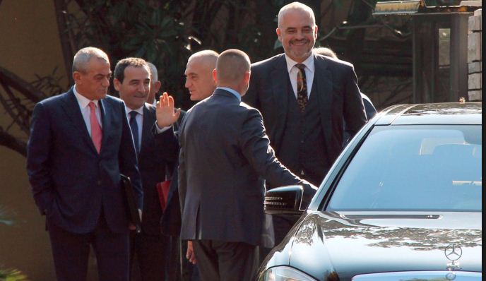 Rama tek zyra e Metës pak orë para votimit për Presidentin