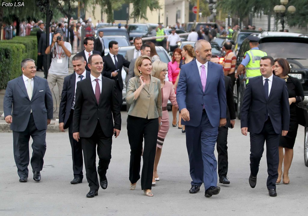 Rama mbledh ministrat dhe deputetët e PS në Gjirokastër