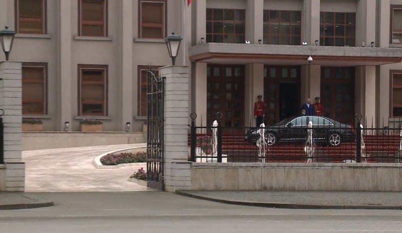 Takimi Nishani-Rama pa një vendim për tryezën