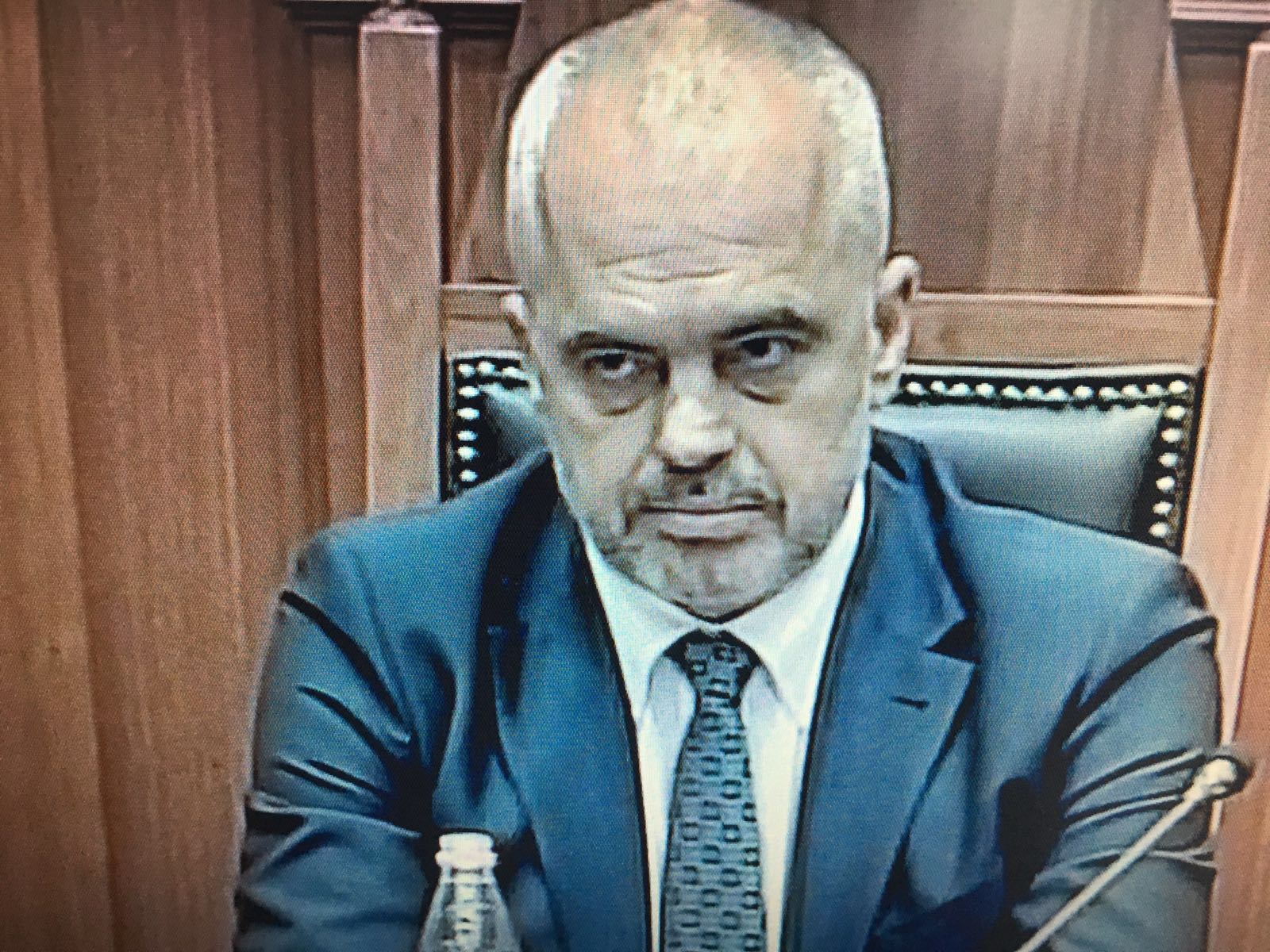 Ja si i iku fytyra Ramës, kur Blushi i kujtoj Roshin