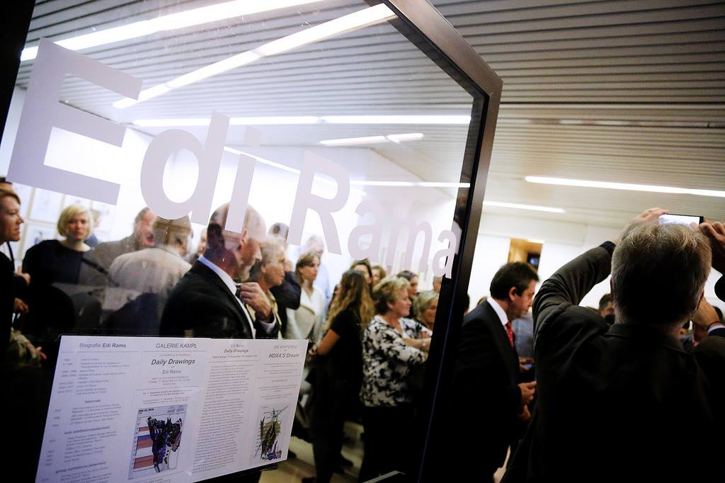 Rama ekspozon pikturat në Mynih