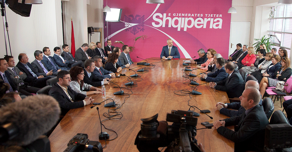 Debat në Grupin e PS, për ligjin e importit të mbetjeve