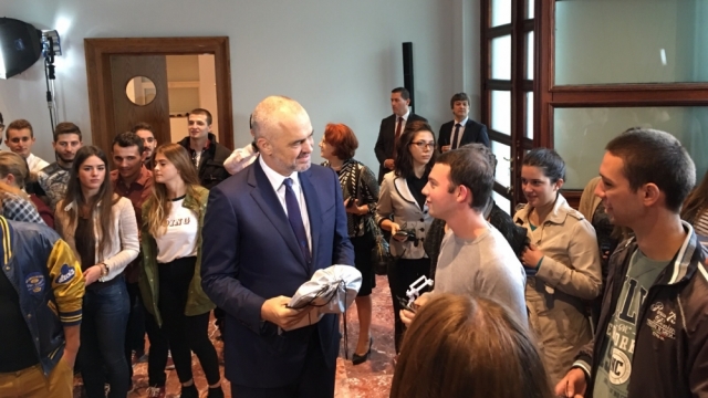 Rama ju shpreh keqardhje studentëve serbë, për incidentin me autobusin e futbollistëve