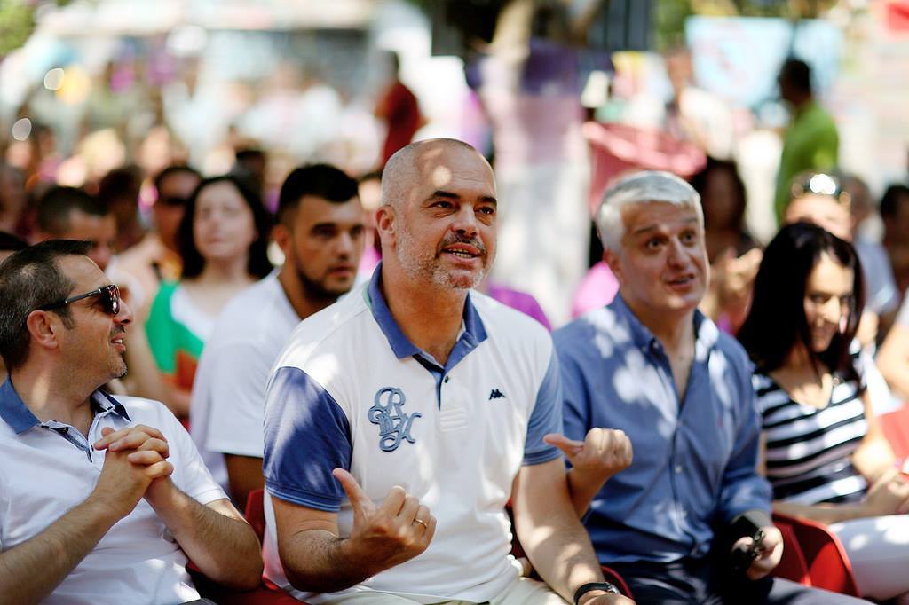 Ministrat me pushime, “në punë” vetëm zëvendësministrat