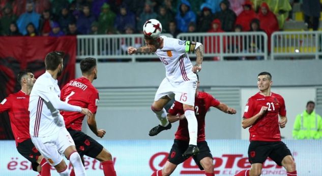 FOTO/ E turpshme: Ja si e la Spanja dhomën e zhveshjes në stadiumin ‘Loro Boriçi’