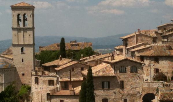 NË KOMA/25 vjecarja shqiptare drogohet me italianin 54-vjeçar