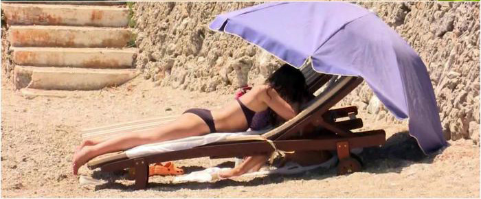 VIDEO & FOTO/ Kamelia ndalon Presidentin, por gardisti nuk ndalon “vajza nga rruga” të pushojnë te vila e Dhërmiut