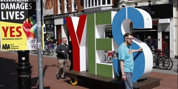 Irlanda voton pro martesës së homoseksualëve