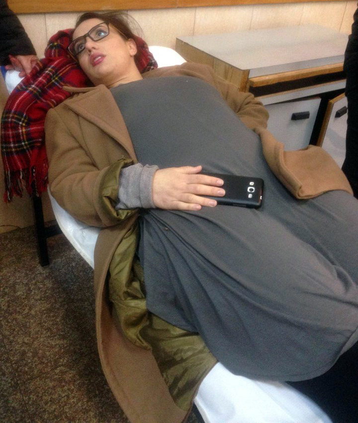 FOTO/ Policia bashkiake bën për spital protestuesen te Parku i Liqenit