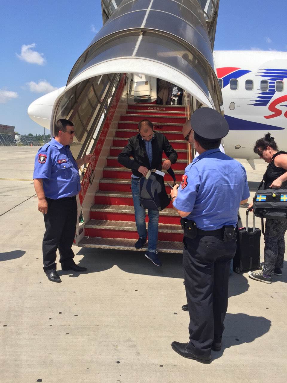 Kthehen 70 azilkërkues nga Gjermania: Jetonim në tenda, hanim makarona dhe pilaf, do shohim për ndonjë shtet tjetër