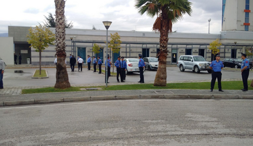 Një mashtrues prangoset në Rinas