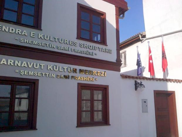 Gjuha shqipe nga nesër do të mësohet edhe në Ankara