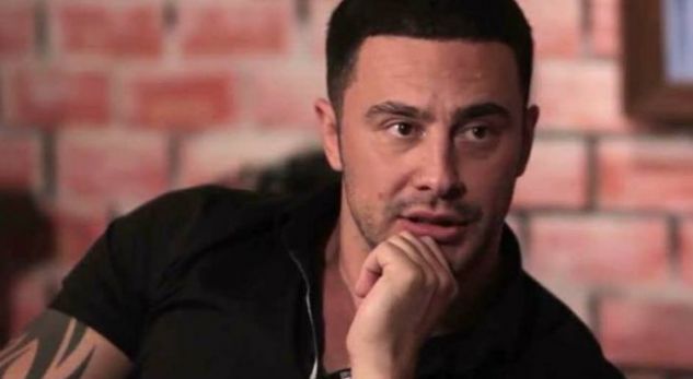 Këto foto të Robertit po i çmendin vajzat