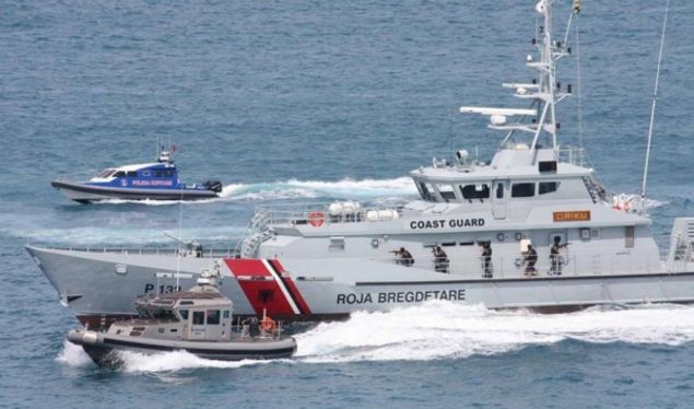 Roja Bregdetare operacion shpëtimi në afërsi të Sazanit, kush po mbytej