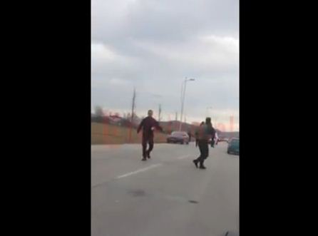 VIDEO/ Pas grabitjes revoltohet roja i parave të bankës: Këto i merr vetë shteti, aty ishte patrulla…