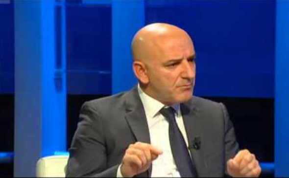 Roland Bejko: Lazarati, telenovela “100 vitrinat” që vazhdon – sepse pa media nuk ka spektakël!