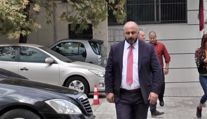 Shpifi ndaj Shkëlzen Berishës, Romeo Raraj kërkon të pajtohet, avokati: S’ka vend për pajtim