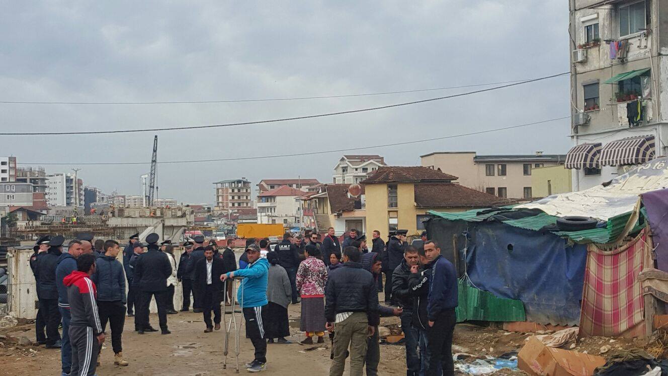 Tiranë, romët në protestë: Na prishën tregu tek i cili nxirrnim bukën e gojës