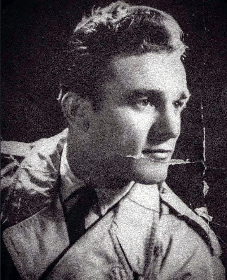 FOTO/ Roza Haxhiu, legjenda e futbollit shqiptar i pagëzuar nga doktor Çabej