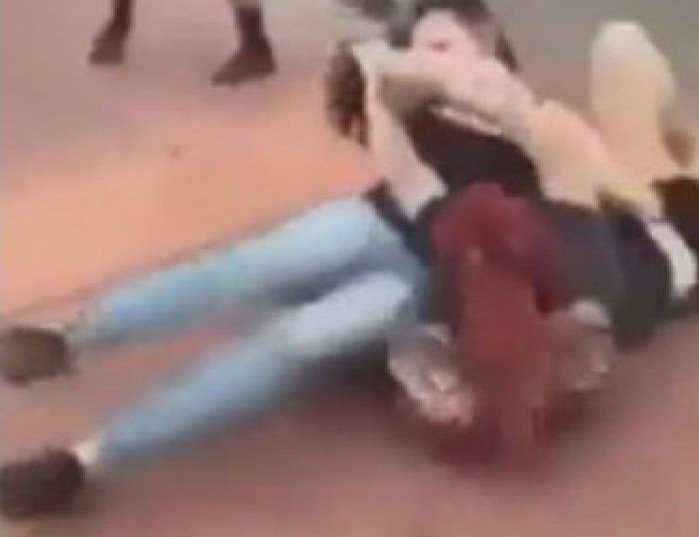 Francezja 19 vjeçare rreh në Rinas 20 vjeçaren shqiptare