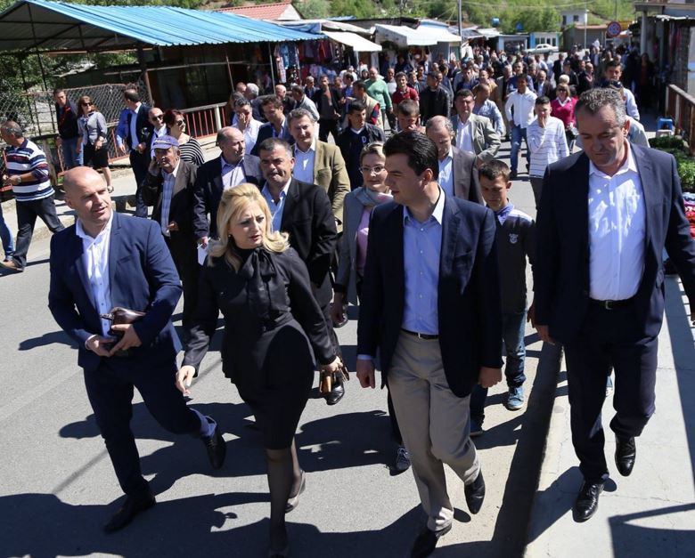 Dialogu me Bashën në Rrëshen, tregtari: Nga shitës mishi jam kthyer në roje mishi