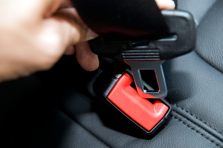 Policia rrugore aksion për rripin e sigurimit, ndëshkim me gjobë edhe për pasagjerët