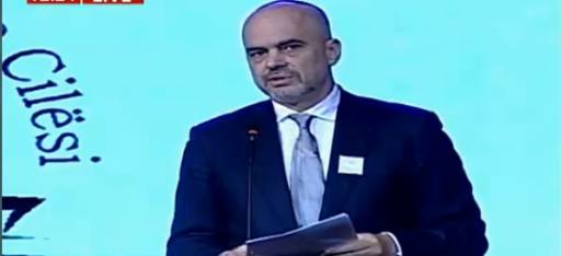 Edi Rama lë një orë në pritje Alfred Moisiun, Lindita Nikollën, mësuesit dhe nxënësit e “Qemal Stafës”