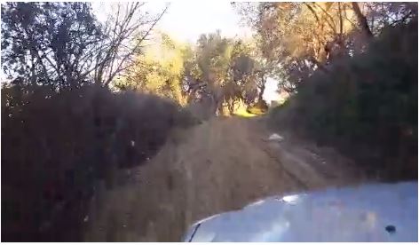 VIDEO/Vetëm 2 km nga qendra e qytetit, mbytesh në baltë