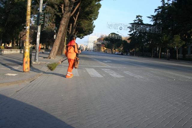 Rrugët bosh, “zhduken” banorët e Tiranës