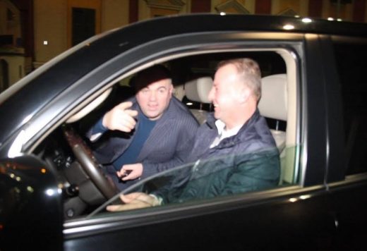 Presidentit të Kukësit i vjedhin në makinë 2 mln lekë dhe celularin