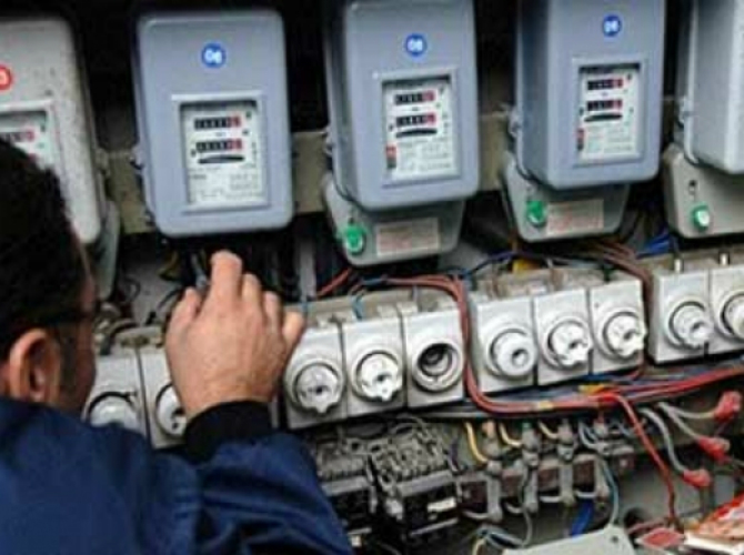 Në pranga dy faturistë të OSHEE-së në Kavajë