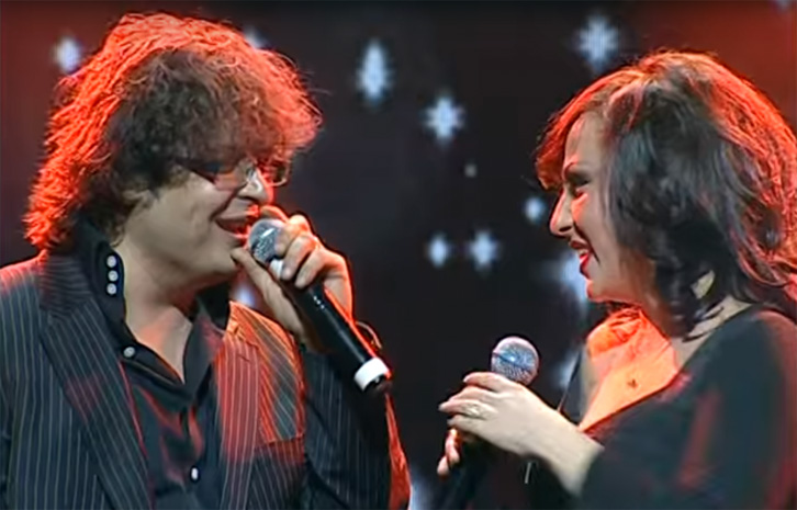 Këngëtari goditet nga gruaja dhe kërkon urdhër-mbrojtje