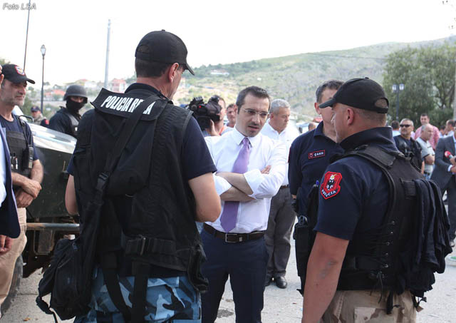 AA003GB/Dy dokumenta të makinës së Tahirit