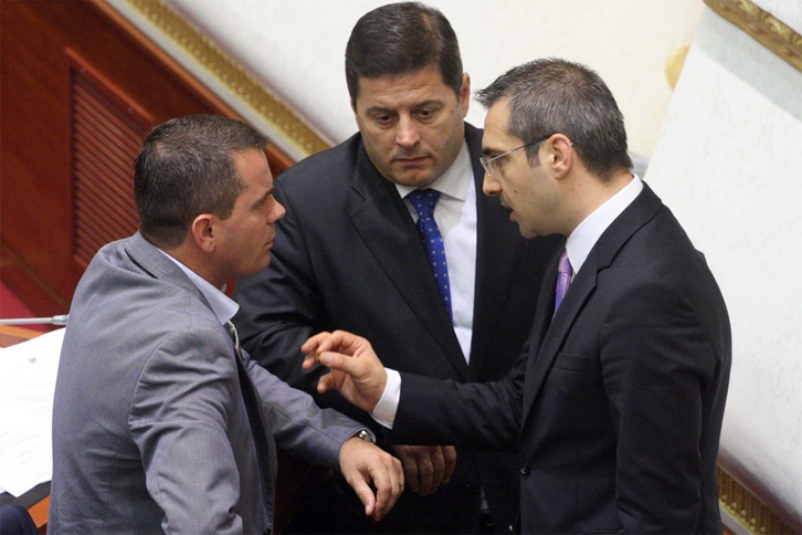 Tahiri listë me gjyqtarë e prokurorë të korruptuar, mungojnë edhe ata që liruan Frrokun dhe Prengën