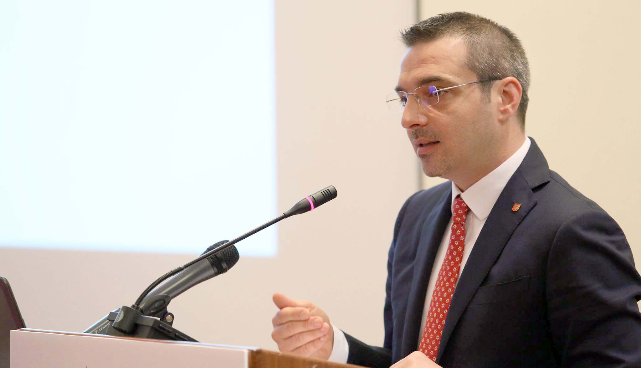 Tahiri pikëpyetje për drejtësinë: Të varfrit dënohen, të pasurit taksohen, të inkriminuarit në poste të larta