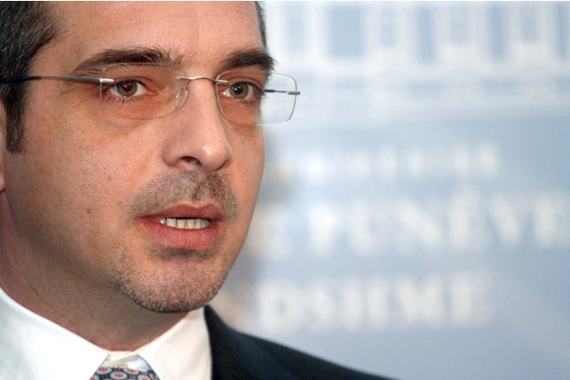 Pas Bashës, Donald Lu takim kokë më kokë me Tahirin