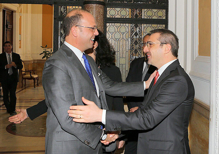 Italia e frikësuar nga emigrantët, ofron ndihmë për qendra pritje në Shqipëri