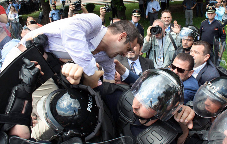 SHËNIM/ Saimir Tahiri dje…, dhe sot si komisar politik i Policisë