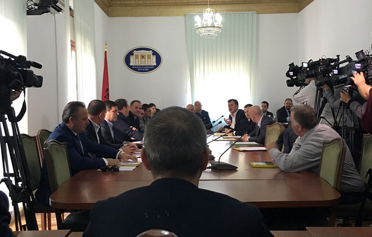 VIDEO/ Debatet, Noka – Tahirit: Palo injorant që ofendon Policinë e Shtetit