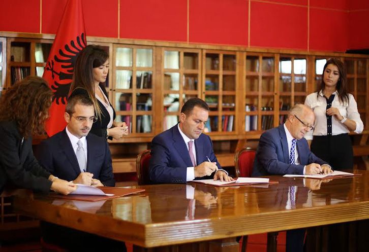 Katër ministra dhe dy drejtorë në zyrën e Llallës për informalitetin