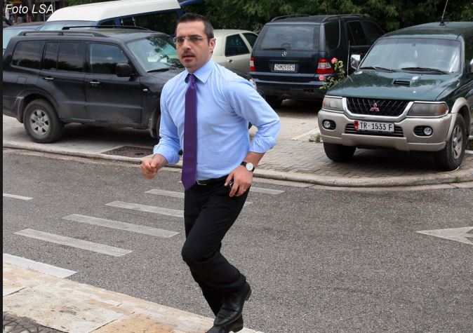 “Ministri Tahiri, presion dëshmitarëve kundër Shullazit”
