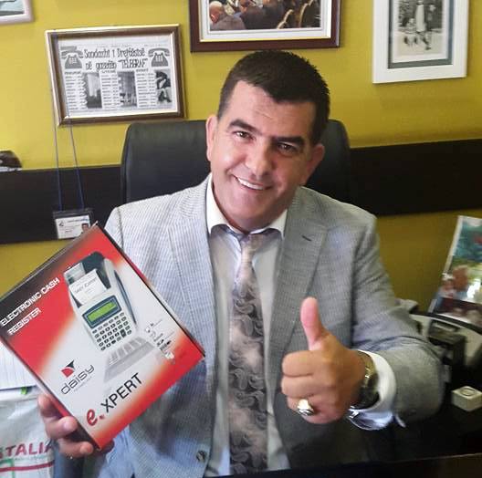 Avokatë protestë kundër kasave fiskale