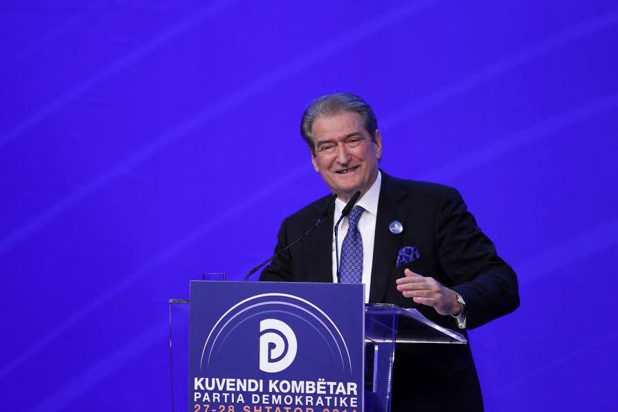 “Edi Rama u kthye nga Vjena pa pantallona, cullak!!”