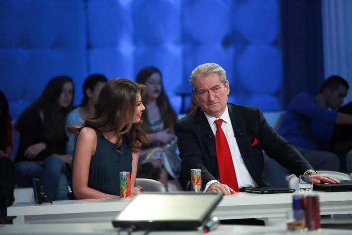 BATUTAT/ Sali Berisha te “Zonë e lirë” përshëndet Angela Martinin, flet edhe për Ben Blushin dhe Edi Ramën